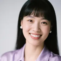 Lisa Wang - Social media manager using TikTok video downloader to download video from TikTok for content creation